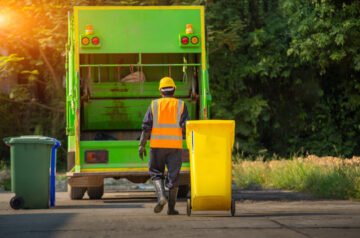 Decluttering Your Garage: Professional vs. DIY Cleanouts in Simi Valley, CA