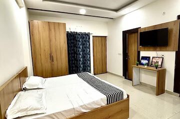 Expericence A Bachelor’s Paradise In A PG For Male In Gurgaon Sector 44