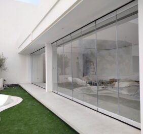 Movable Frameless Gl...