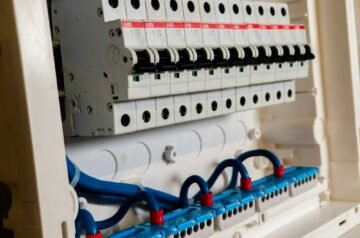 How to Avoid Electrical Backfeed During Power Outages